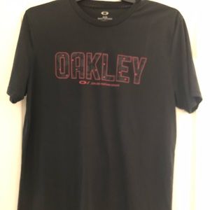 Black Oakley size XL t shirt